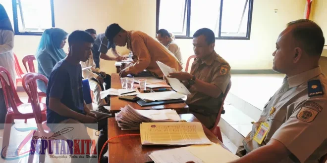 Pemdes Tlagasana Serahkan 500 Sertifikat Tanah kepada Warga Lewat Program PTSL.