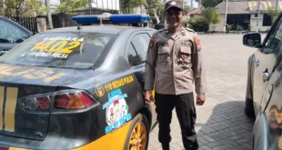 Permudah Pengaduan, Polres Nganjuk Pasang Stiker Hotline dan WA Lapor Kapolres di Armada Dinas