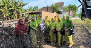 Anggota DPRD PKB Ngawi, Ning Nuri, Kunjungi Korban Kebakaran di Kedunggalar