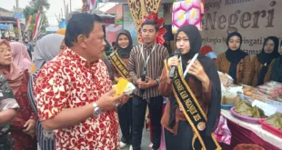 HUT RI KE- 80, SMAN 1 Gondang Pertisipasi Bazar Tingkat Kecamatan 