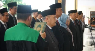 Sebanyak 25 Pejabat Manajerial Dilantik : Bupati Jombang Warsubi Tekankan Profesionalisme Dan Pelayanan Berkualitas