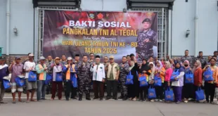 Lanal Tegal Gelar Bakti Sosial Pembagian Sembako dan Nasi Kotak Sambut HUT ke-80 TNI (Penerangan TNI AL Tegal)