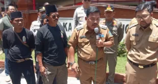 Ratusan RT/RW di Nganjuk Demo Tuntut Kenaikan Insentif Rp500 Ribu per Bulan