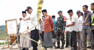 Bupati Jombang Tinjau Langsung Jalan Amblas di Desa Asemgede, Pastikan Perbaikan Segera Dilakukan
