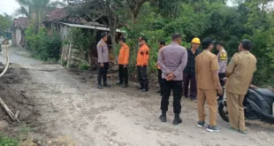 Kapolres Nganjuk Apresiasi Langkah Cepat Polsek Rejoso Tangani Jalan Ambles Penghubung Dua Desa Kapolres Nganjuk Apresiasi Langkah Cepat Polsek Rejoso Tangani Jalan Ambles Penghubung Dua Desa
