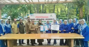Perhutani KPH Jombang Salurkan Dana TJSL Untuk Kemajuan Dunia Pendidikan Di Lengkong, Nganjuk
