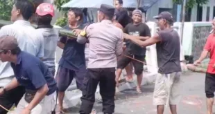 Polsek Nganjuk Kota Gelar Bersih Sungai Ploso Cegah Banjir