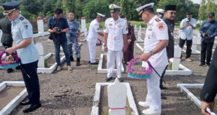 Peringati HUT ke-80 Armada RI, Lanal Tegal Gelar Ziarah dan Tabur Bunga di TMP Jayana Sureng Yudha Pemalang.