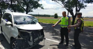 AVANSA TABRAK SEPEDA DAN PIK UP DI JALAN NGANJUK-SURABAYA, 5 ORANG LUKA