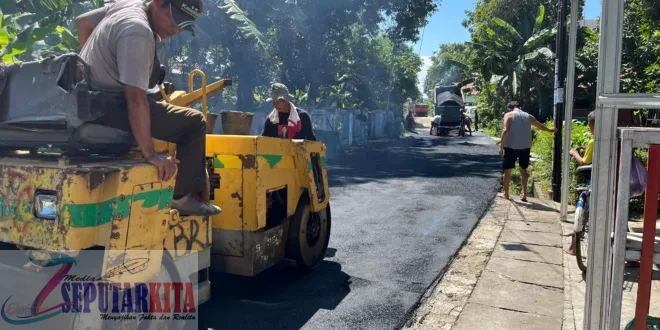 Peningkatan Infrastruktur Jalan, Pemdes Susukan Aspal Poros Utama hingga Akses Balai Desa dan Pasar.