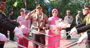 Tradisi Pedang Pora dan Banjari Sambut Kapolres Baru Nganjuk