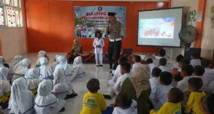 Polsek Warujayeng Hadirkan Edukasi Anti Bullying dan Keselamatan Berlalu Lintas bagi Siswa SDI Darush Sholihin