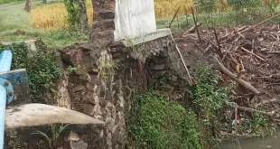 JEMBATAN PENGHUBUNG DESA JATIREJO-LONGSOR, USIA LEBIH 30 TAHUN TAK PERNAH DIPERBAIKI