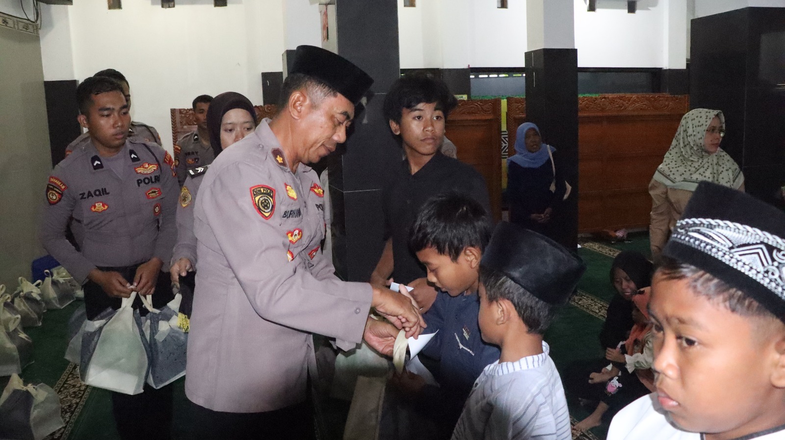 Tekankan Kepedulian dan Silaturahmi, Polres Nganjuk Gelar Binrohtal dan Santunan Yatim Piatu
