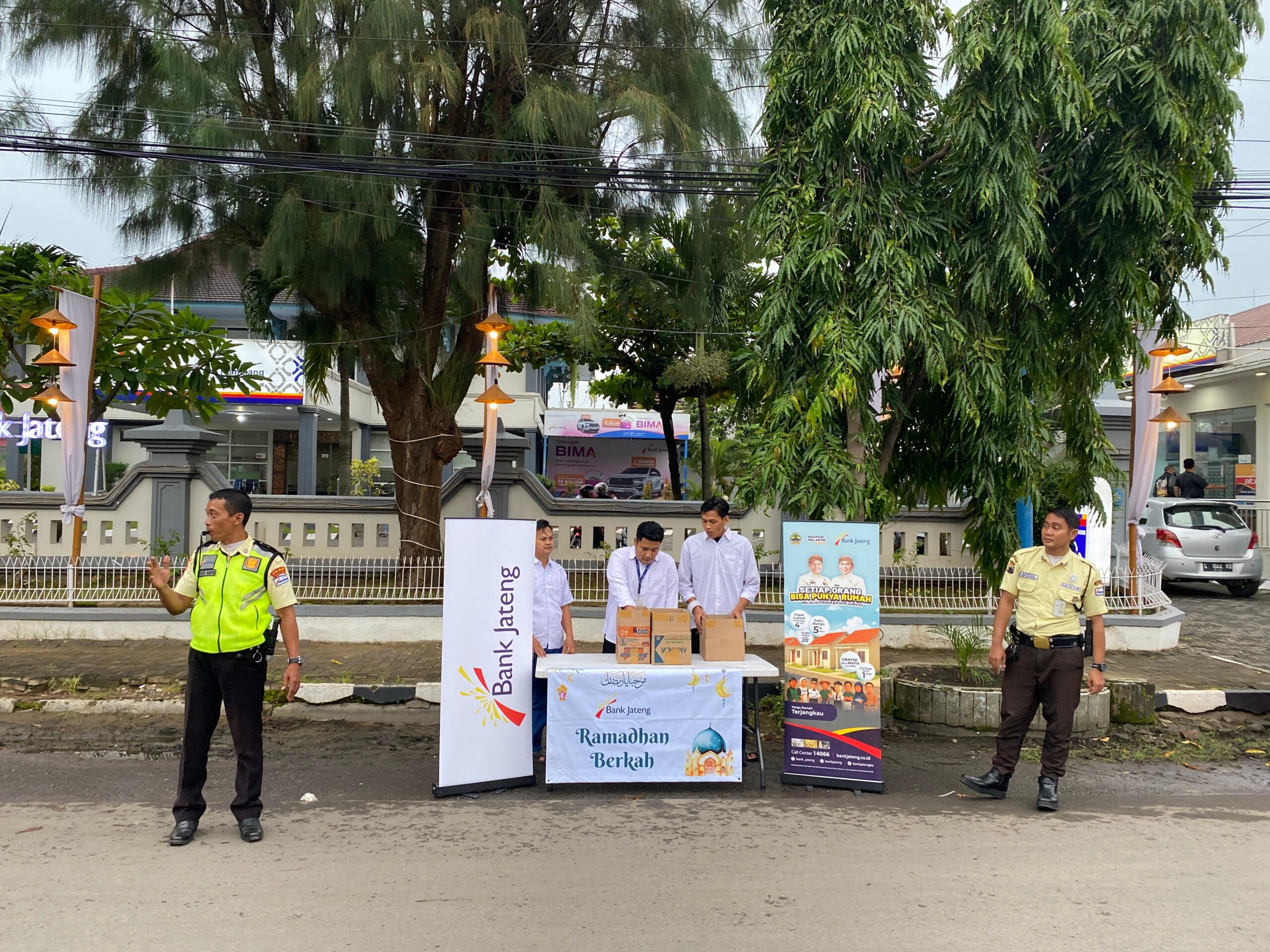 Bank Jateng Cabang Pemalang Tebar Berkah Ramadhan, Berbagi Takjil untuk Masyarakat