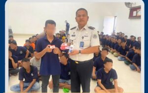 KALAPAS BINJAI BERBAGI PERLENGKAPAN MANDI KEPADA TAHANAN